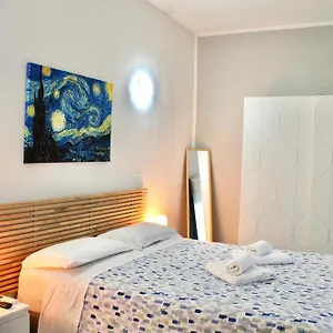 The Green Gate - Airport Guest House